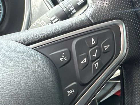 Used 2022 Chevrolet Equinox LS FWD image 11