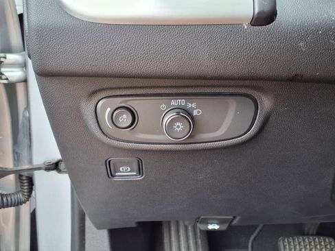 Used 2022 GMC Terrain SLE w/ Driver Convenience Package image 17