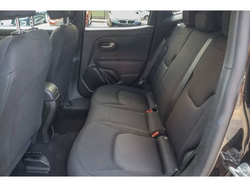Used 2023 Jeep Renegade Latitude AWD/4WD image 19