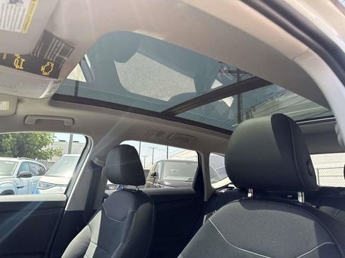 New 2026 Volkswagen Taos SE FWD image 15