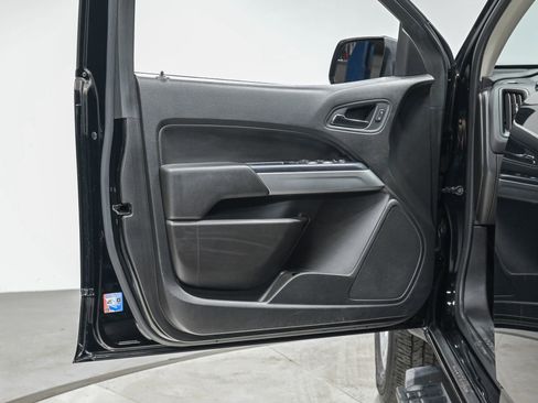 Used 2020 Chevrolet Colorado LT AWD/4WD image 12