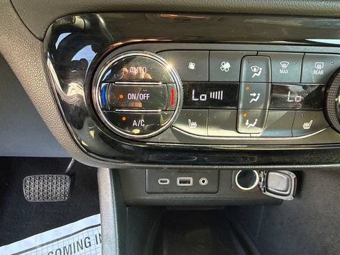 Used 2020 Buick Encore GX Essence w/ Experience Buick Package AWD/4WD image 32