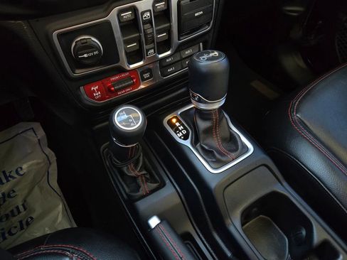 Used 2018 Jeep Wrangler Unlimited Rubicon w/ Safety Group AWD/4WD image 27