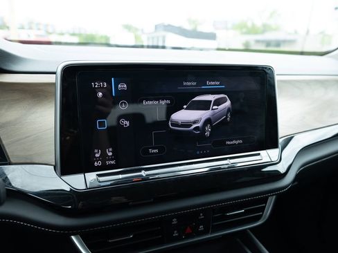 Used 2025 Volkswagen Atlas SE FWD image 15