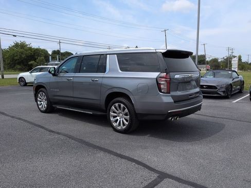 Used 2022 Chevrolet Suburban Premier AWD/4WD image 4