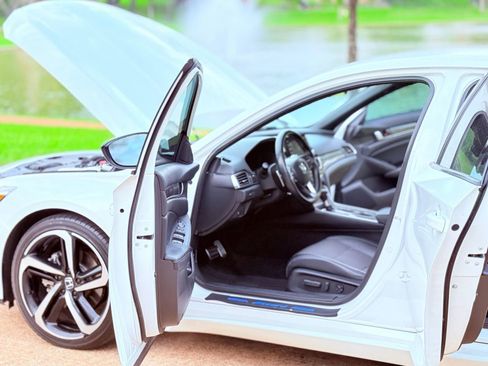 Used 2018 Honda Accord Sport image 15