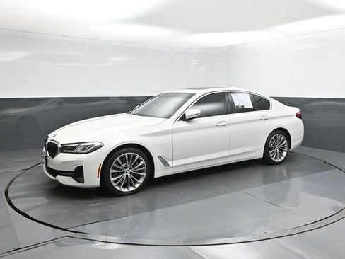 Used 2021 BMW 530i w/ Premium Package image 1