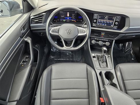 Used 2022 Volkswagen Jetta SE image 12