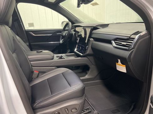 New 2026 GMC Acadia Elevation w/ Black Edition AWD/4WD image 8