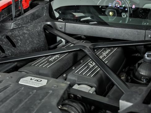 Used 2015 Lamborghini Huracan LP 610-4 AWD/4WD image 13