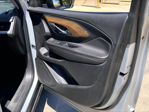Used 2020 GMC Terrain SLE w/ Elevation Edition FWD image 23