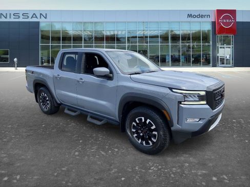 Used 2022 Nissan Frontier Pro-X RWD image 3