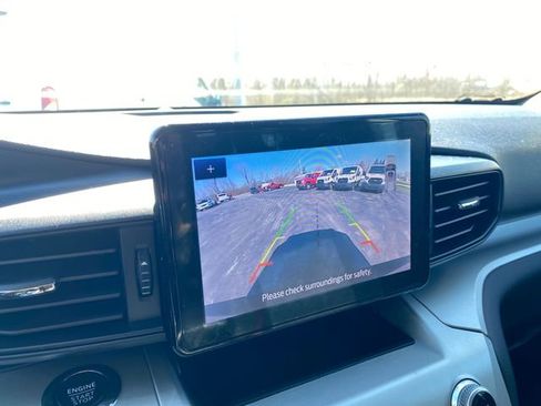 Used 2022 Ford Explorer XLT image 29