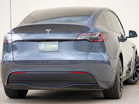 Used 2021 Tesla Model Y Long Range AWD/4WD image 4