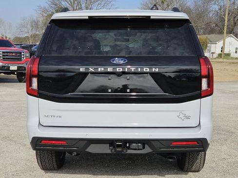 New 2026 Ford Expedition Active image 8