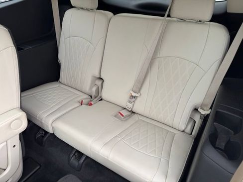 Used 2022 Buick Enclave Avenir AWD/4WD image 11