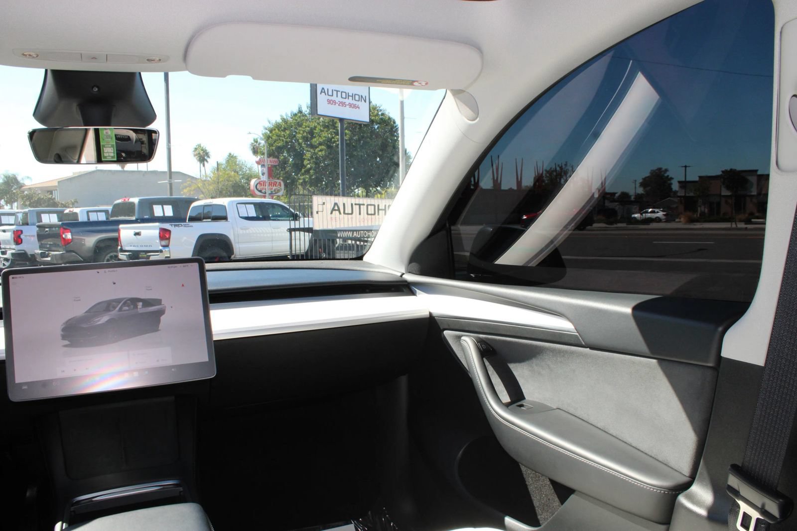 Used 2024 Tesla Model Y 2WD image 27