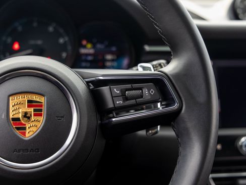Certified 2023 Porsche Macan image 32