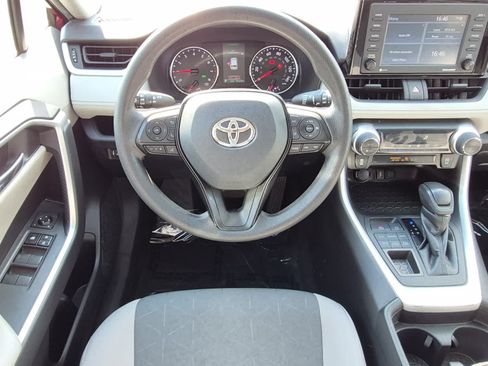 Used 2021 Toyota RAV4 XLE AWD/4WD image 10