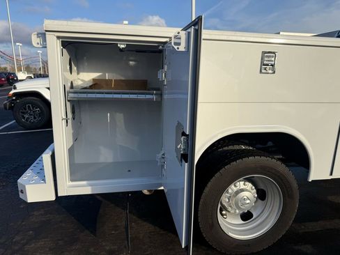 New 2024 RAM 5500 Tradesman image 35