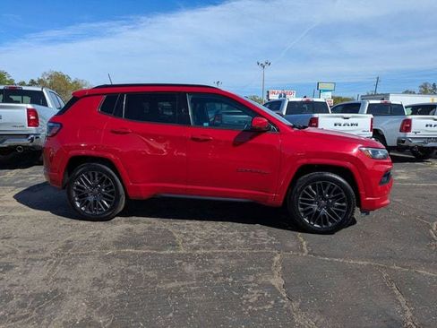 Used 2022 Jeep Compass Limited image 3
