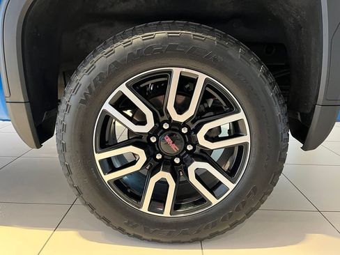 Used 2024 GMC Sierra 1500 AT4 w/ Technology Package AWD/4WD image 23