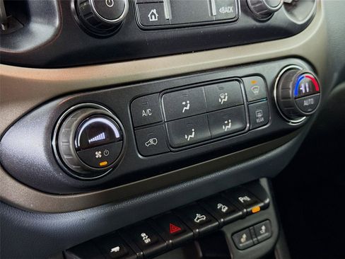 Used 2022 Chevrolet Colorado Z71 image 15