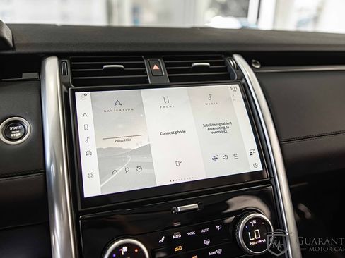 Used 2024 Land Rover Discovery S image 27