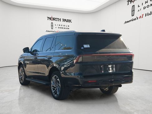 New 2026 Lincoln Navigator Premiere AWD/4WD image 5