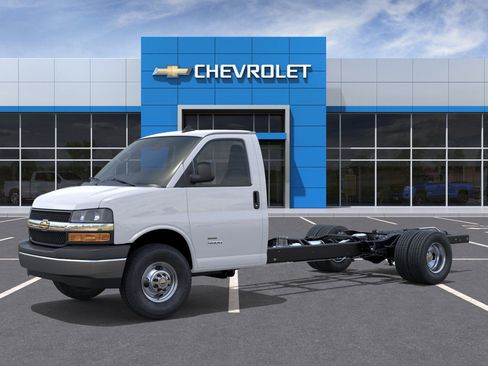 New 2025 Chevrolet Express 4500 w/ Power Convenience Package RWD image 18
