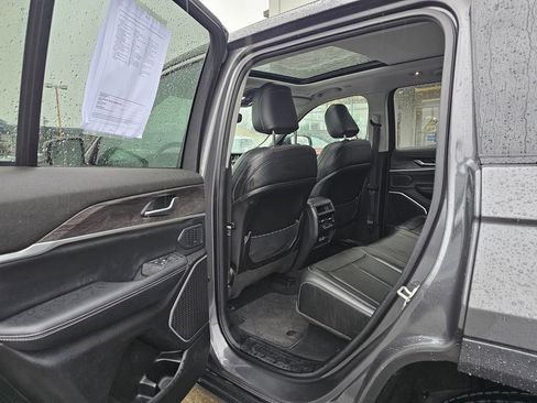 Used 2024 Jeep Grand Cherokee Limited 4xe image 12