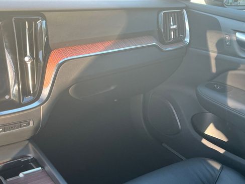 Used 2025 Volvo V60 B5 Cross Country Plus image 36