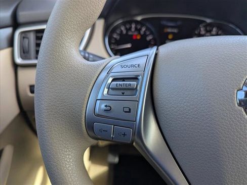 Used 2015 Nissan Rogue SV image 12