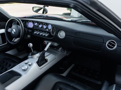 Used 2005 Ford GT image 18