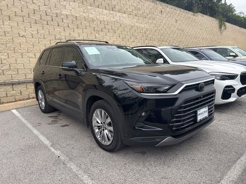 Used 2025 Toyota Grand Highlander AWD image 2