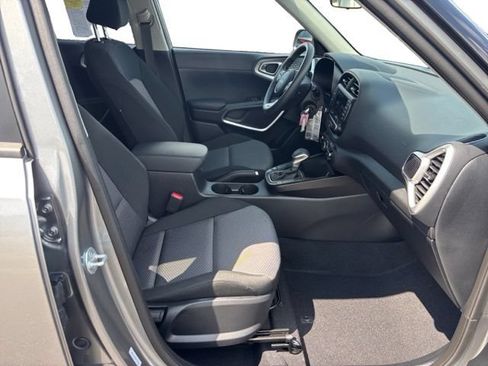 Certified 2025 Kia Soul LX w/ LX Technology Package FWD image 11