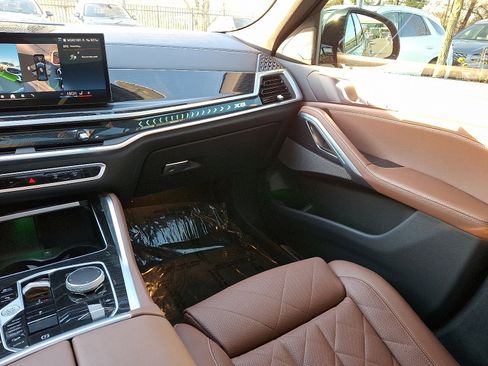 Used 2024 BMW X6 xDrive40i w/ Premium Package image 16