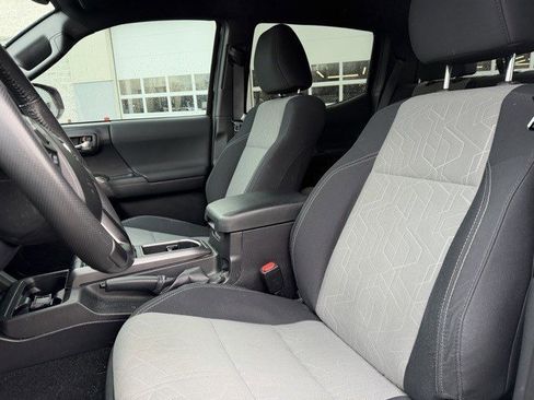 Used 2021 Toyota Tacoma TRD Off-Road w/ Technology Package image 13