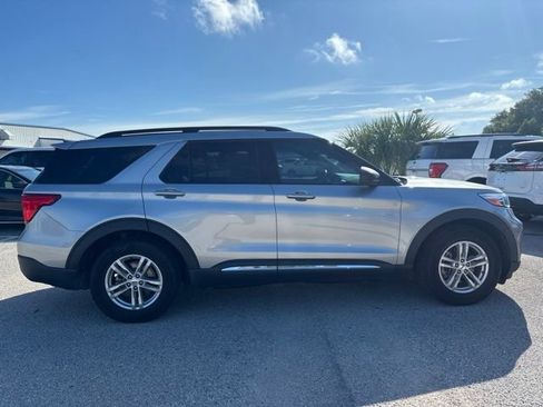 Used 2023 Ford Explorer XLT w/ Equipment Group 202A RWD image 4