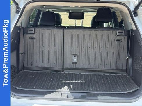 Used 2024 Toyota Highlander XLE AWD/4WD image 9