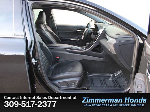 Used 2021 Toyota Avalon XSE image 19