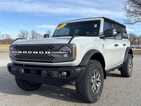 Used 2023 Ford Bronco Badlands image 4