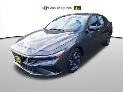 New 2025 Hyundai Elantra SEL image 1
