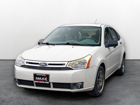 Used 2011 Ford Focus SE w/ Sedan SE Appearance Pkg FWD image 3