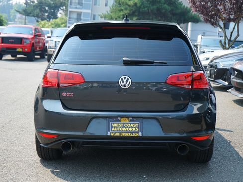 Used 2017 Volkswagen GTI SE FWD image 4