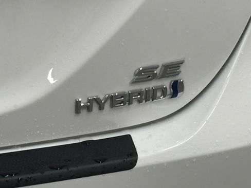 Used 2022 Toyota Camry SE FWD image 4