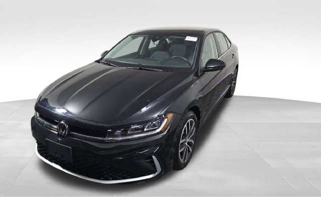 Used 2025 Volkswagen Jetta SE w/ Sunroof Package FWD image 3