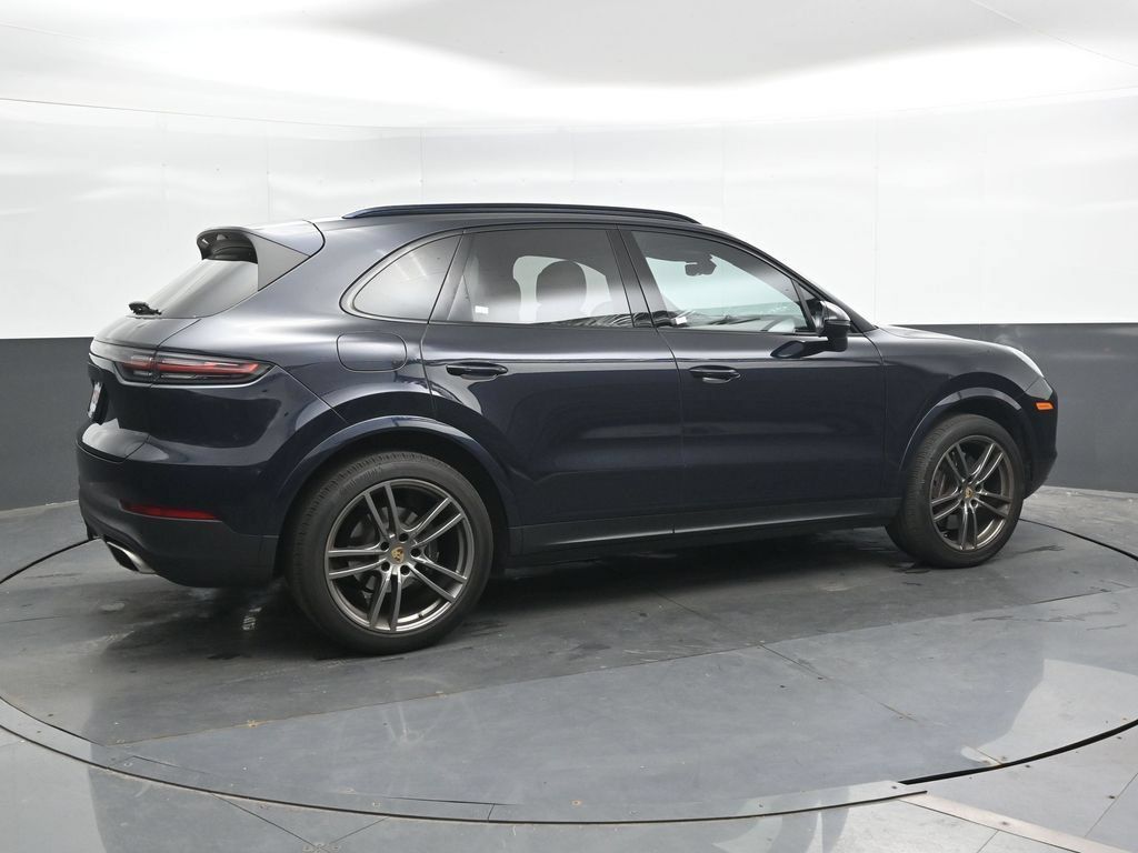 Used 2023 Porsche Cayenne AWD/4WD image 3