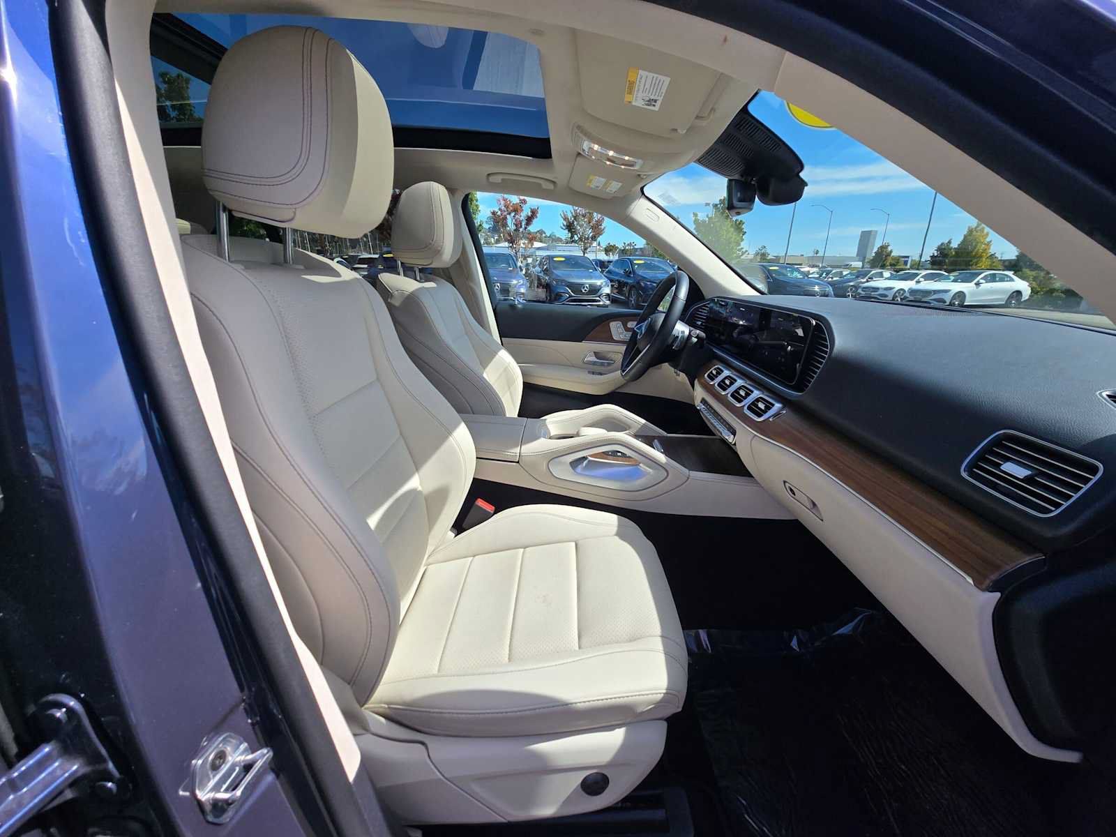Used 2025 Mercedes-Benz GLE 350 4MATIC image 11