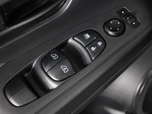 Certified 2019 Nissan Kicks S image 20